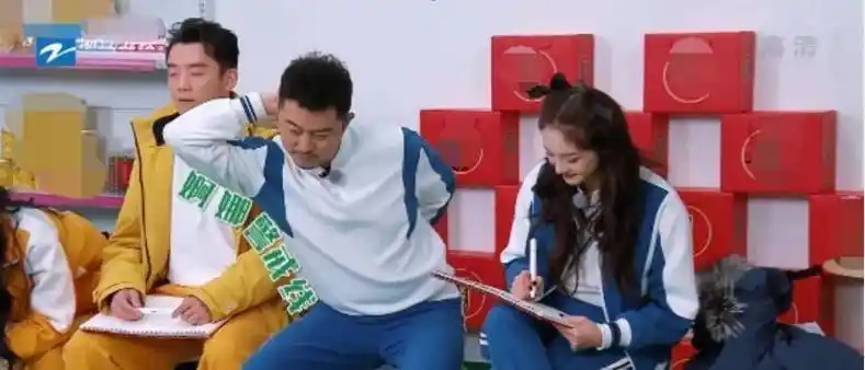 原创奔跑吧流量明星是摆设4个人只会站着傻笑杨颖郑恺带不动