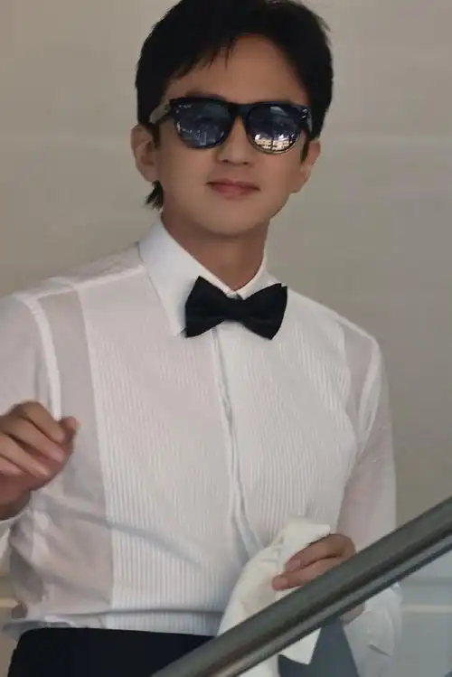 颜值与作品双优,请内娱男明星都像超哥这样卷起来好