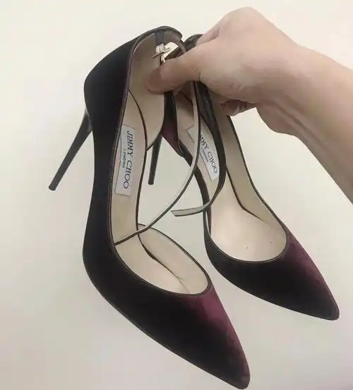 jimmychoo和valentino的高跟鞋同是奢侈品哪个更好穿