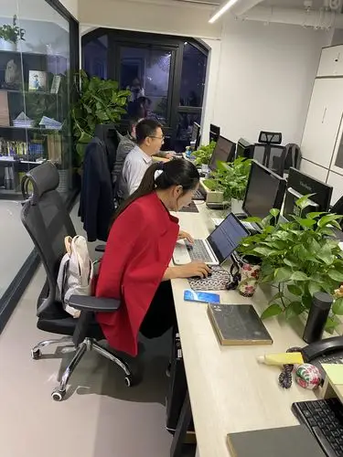 工位整洁 从心出发