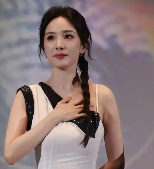 37岁杨幂对比36岁赵丽颖骨相老去和皮相老去的差距一目了然