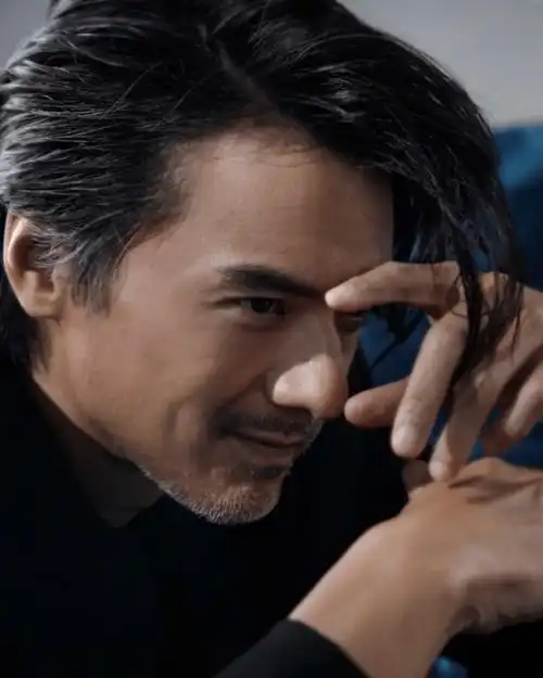 冯德伦拍摄纪录片力捧美国霸王级新人娅娅