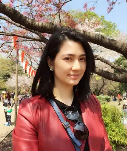 洪欣风波后再次露面衣着时尚发型减龄气质不减看不出48岁