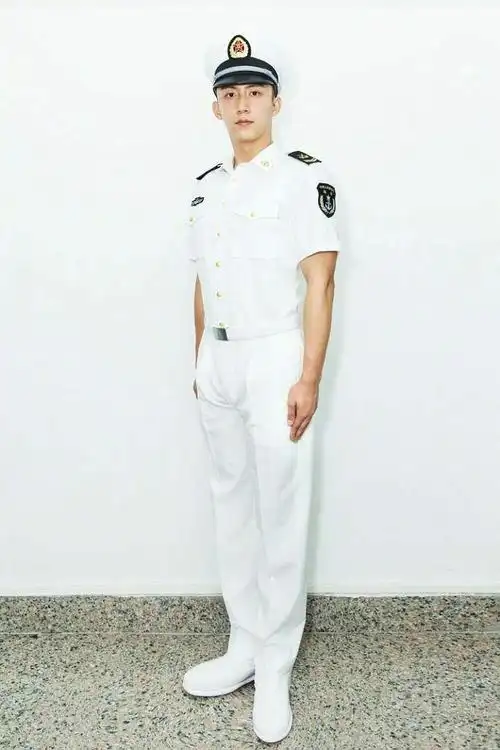 黄景瑜军装照帅到啊啊啊闭不上嘴巴,来自红海行动.