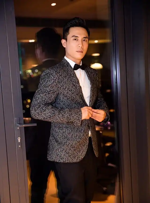 杜淳一身西装 尽显绅士风度