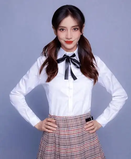 baby学妹风证件照,看到她露牙齿的笑容,还不如不