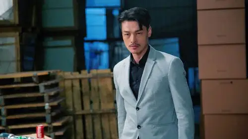 西装暴徒陈韦然硬汉袭来酷准狠