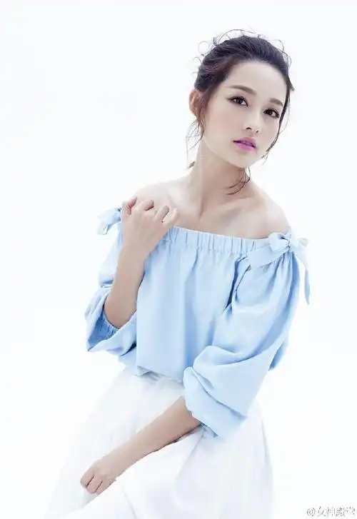 气质女神李沁清新写真图片:犹如唯美小公主