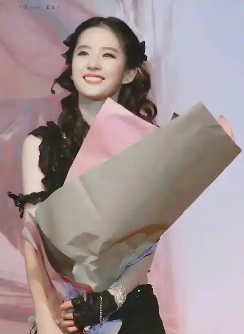 原创别再吹刘亦菲的颜值了她的过往可真不少