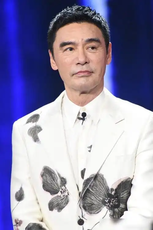 钟镇涛与富家女结缘巨债有人帮还如今名爱双收你怎么看