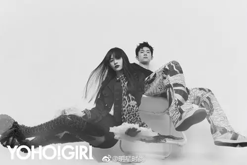 易烊千玺《yoho!girl》2019年3月刊,放大镜下的光影想象