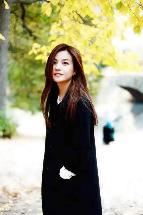 赵薇#这组来自m1905电影网的写真随意洒脱,也是好看的