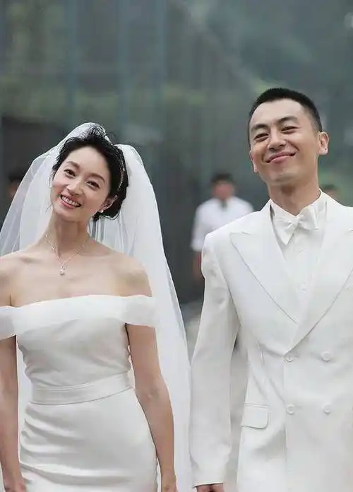 朱亚文:与老婆因戏生情,后悔结婚太晚,婚后9年零绯闻独宠妻女_沈佳妮