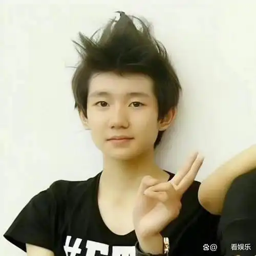 出道十一周年之际,王源的童年回忆,炸毛造型惊艳《t》杂志