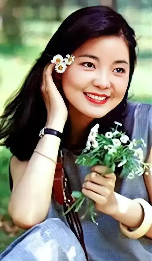 邓丽君年轻时照片,邓丽君照片全部照片-图片大观-奇异网