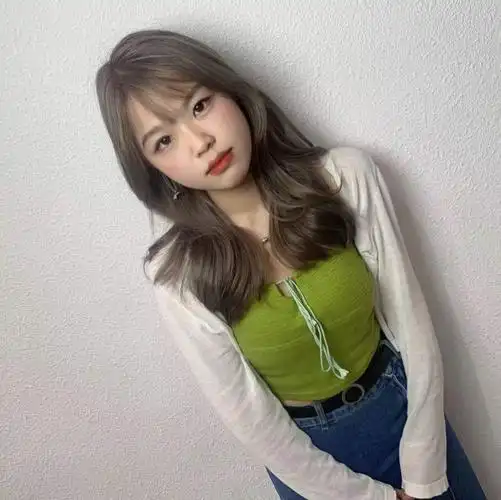 奶茶灰#显白发色  #染发  #发色分享  非常显白的一款发色,掉色也不是