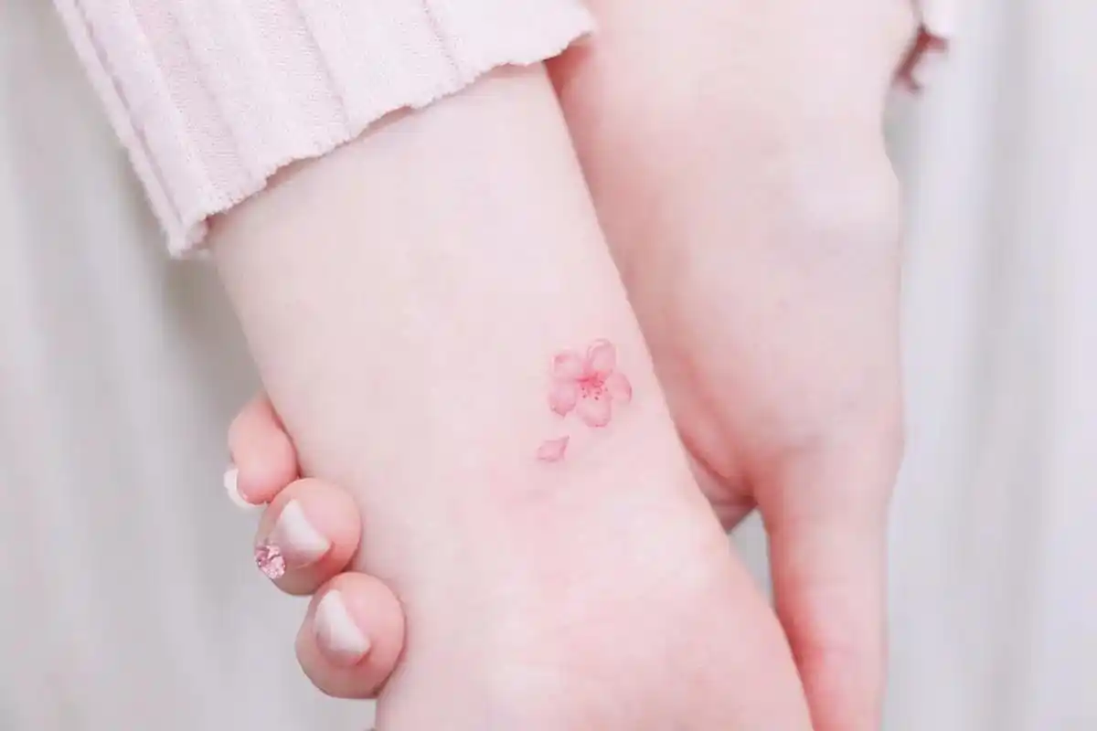 女生手腕处的小清新图案.#纹身 #纹身设计 #纹身女孩 #小 - 抖音