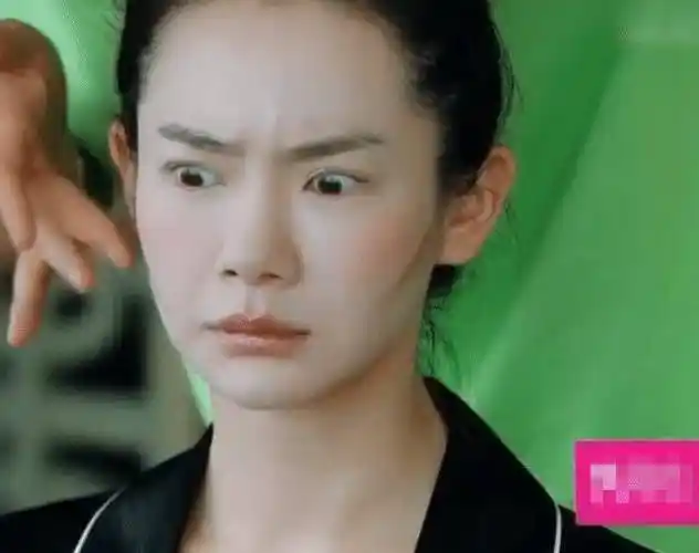 戚薇化妆太卑微,看到最后的"跪姿"时,瞬间暴露家庭地位_时候_lucky