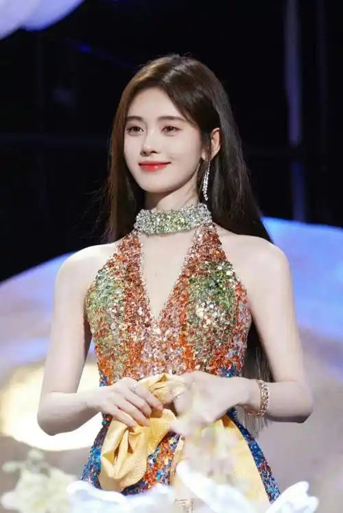 网络女明星黑新闻_网红女明星鞠婧祎:对自己很满意——逆风回归"赵丽