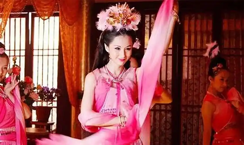 陈叔宝:我是思念美人张丽华!隋文帝杨坚:真没心肝!_孔范_江总_皇宫