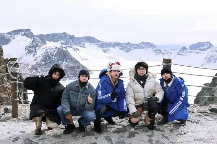 "仨兄弟"又加"咱哥俩" ,韩东君张云龙惊喜现身《我们仨》_节目_魏大勋