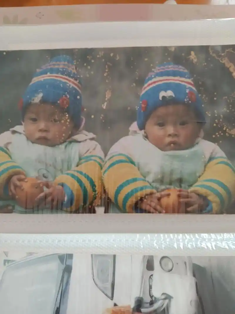 时间过得真快,两个儿子,从小到大的照片, - 抖音