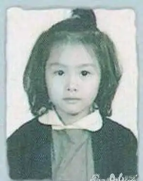 神仙颜值的水平啊,周慧敏之前在社交网站发出一组90年代拍摄的旧照