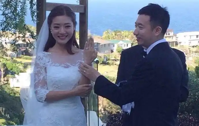 邓家佳老公是谁邓家佳圈外老公于岩家底丰厚身份被揭