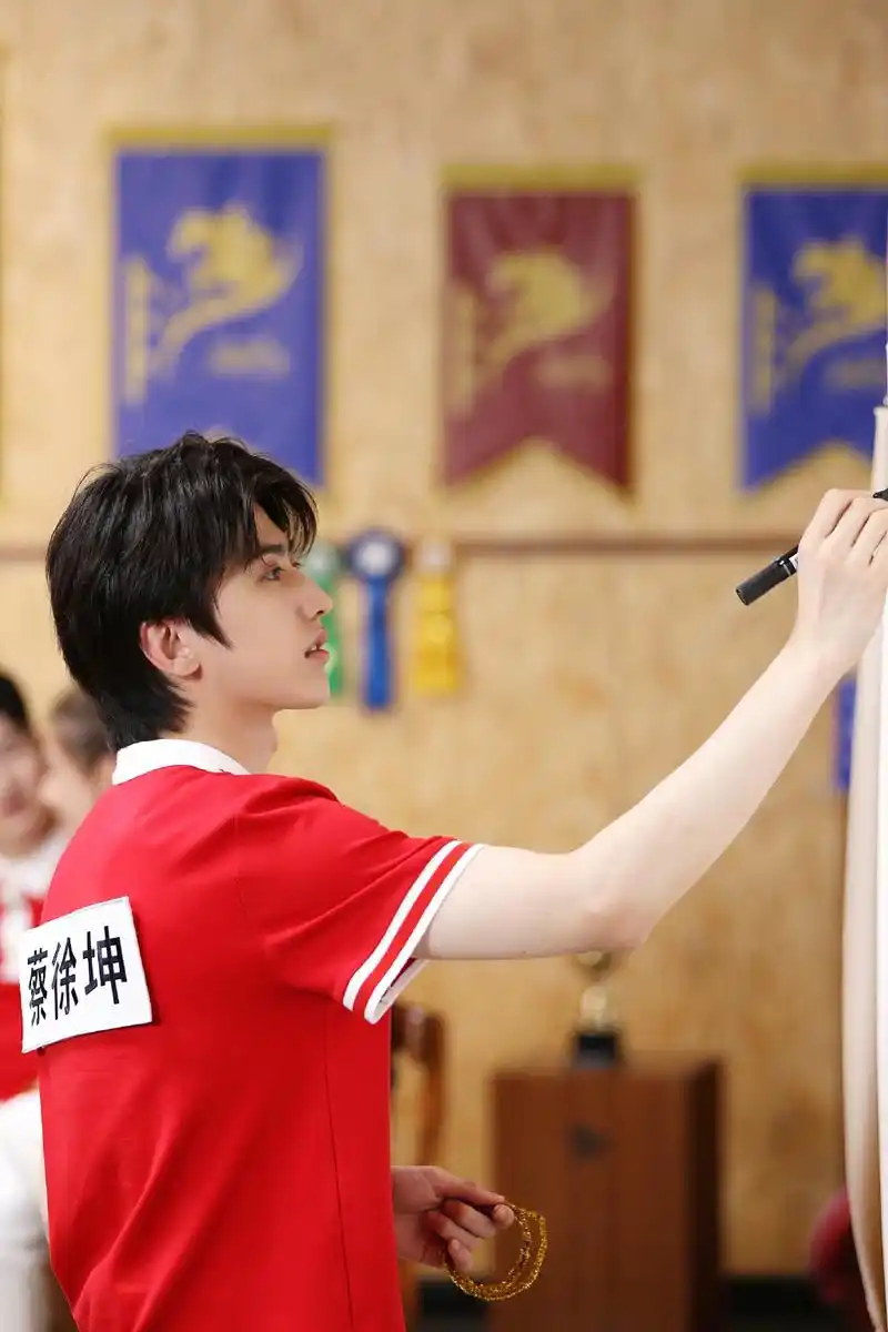 [消息]《奔跑吧》第九期播出 蔡徐坤身骑白马满足所有幻想