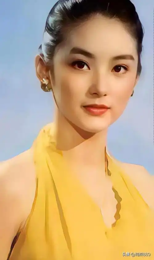 林青霞年轻时有多美18岁的她惊艳了全香港的女人!