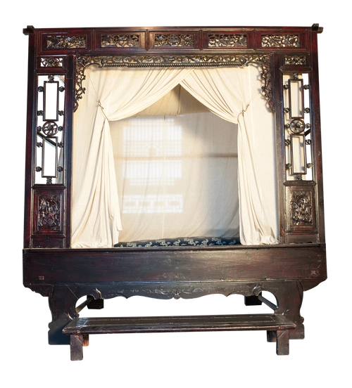 清雕花架子床之一