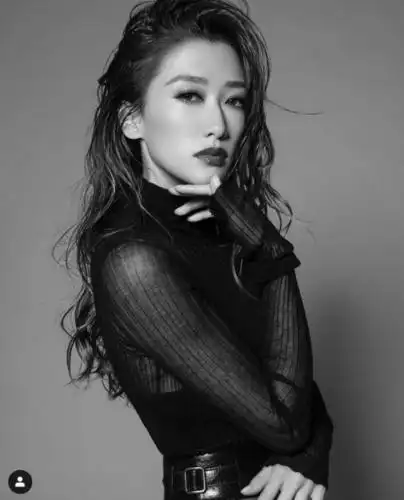 谢霆锋妹妹谢婷婷为女儿入园准备教材sara将满两岁生父还是谜