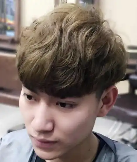 2022男生短发烫什么发型好看 帅酷双气质的短卷发造型