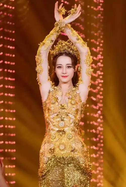 迪丽迪巴裸色_明星肚子不舒服捂肚子新闻_迪丽热巴迪丽热巴wenxi