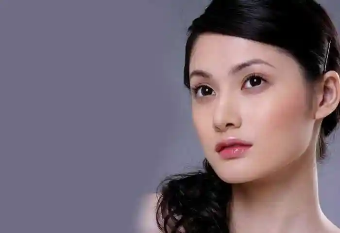 只因伤官藏在地支中不易暴露之故除了正偏官混杂女人容易出轨,还有就