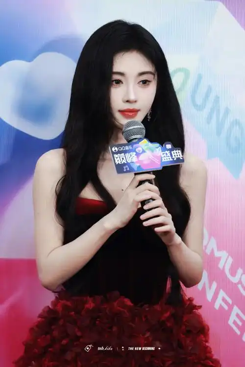 鞠婧祎红丝绒锦鲤公主##qq音乐巅峰盛典