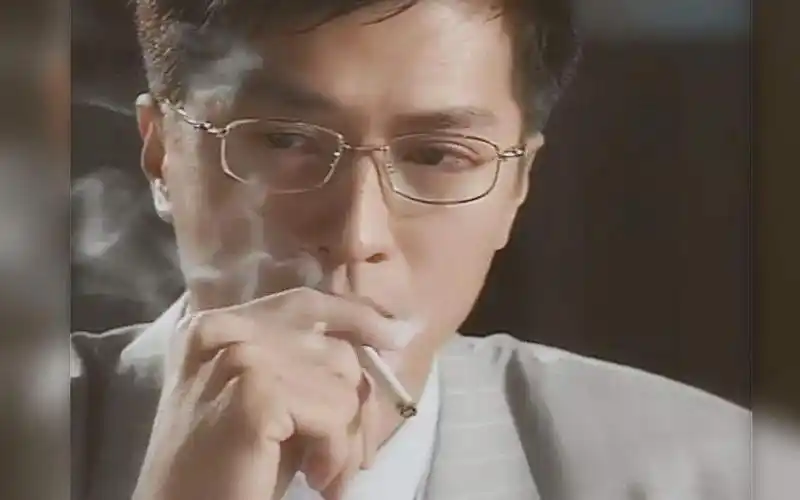 这个演员也好帅!戴眼镜的样子也是衣冠禽兽啊啊啊啊