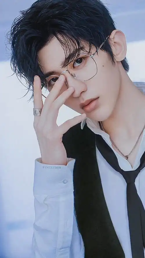 原创音乐制作人蔡徐坤##汰渍品牌代言人蔡徐坤