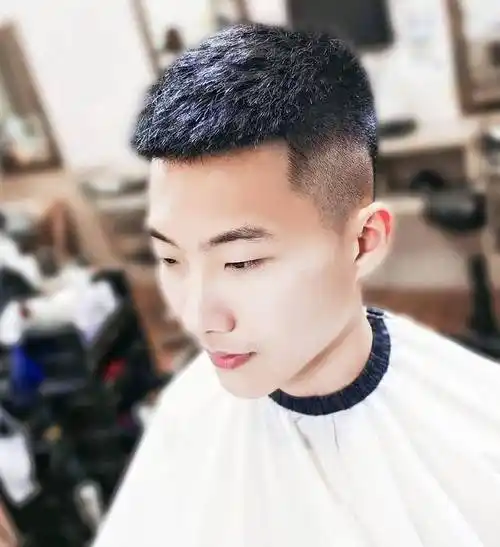 男生剪小碎盖短发很帅气夏天留这4款发型潮男气质不会差