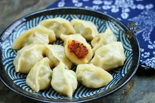 一个饺子两种口感饺子这样吃比煮香