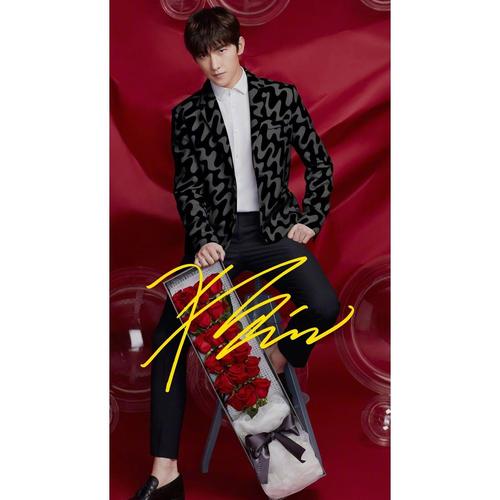 6寸   杨洋   亲笔签名照片新款热门宣传照签名照35 号