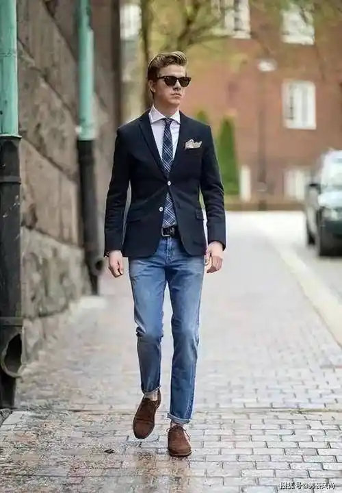 春季职场男士如何将牛仔裤搭配得既时尚品味又不失高级感