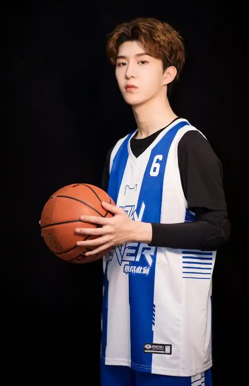 范丞丞183cm只有66公斤却总被调侃太胖看他的运动风有多瘦吧