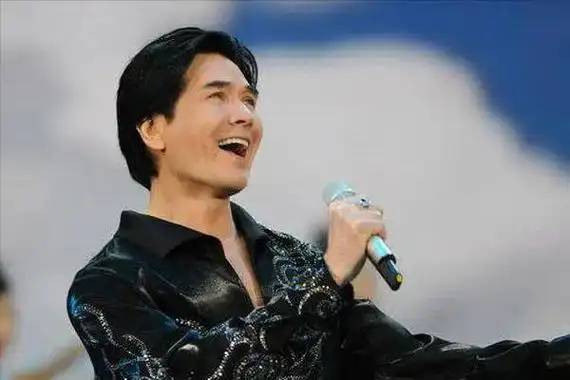 费翔:在母亲和叶倩文之间,我选择终生不娶,63岁仍然独身一人!