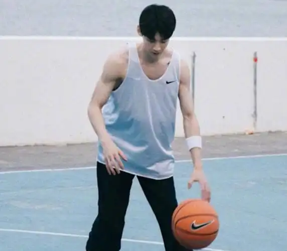 白敬亭真的那么干净吗(白敬亭在娱乐圈干净吗)