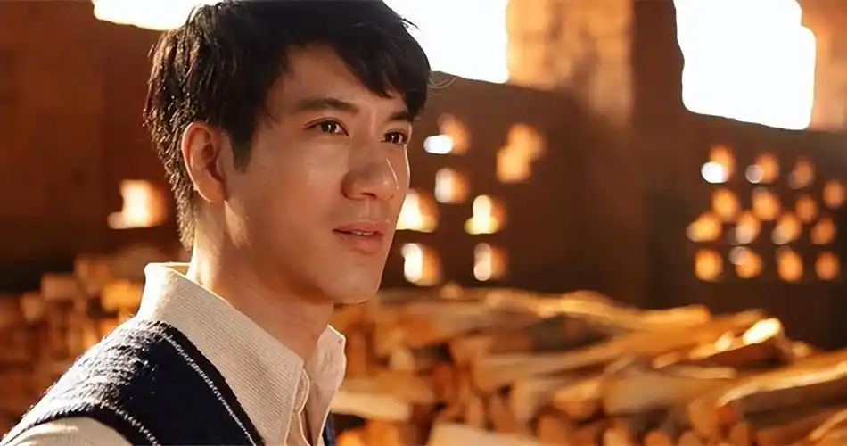 王力宏带父母去三亚旅游,一家人同框书卷气十足,早餐曝光接地气_李靓