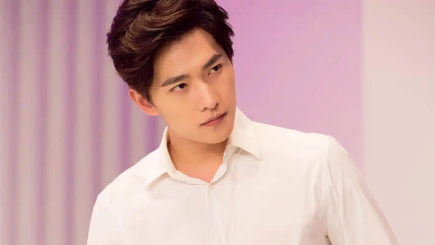 杨洋帅气饮品广告图片桌面壁纸