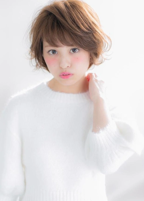 脸大头发还少适合什么发型