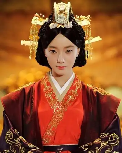 卫子夫王珞丹长发变贤后 私下更爱清爽短发