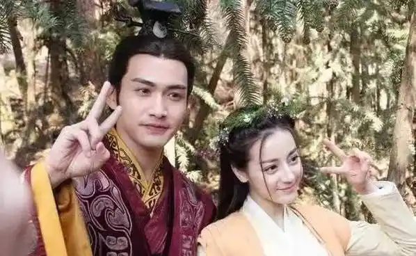 原创迪丽热巴合作过的高颜值男星其中一位被网友表示在一起